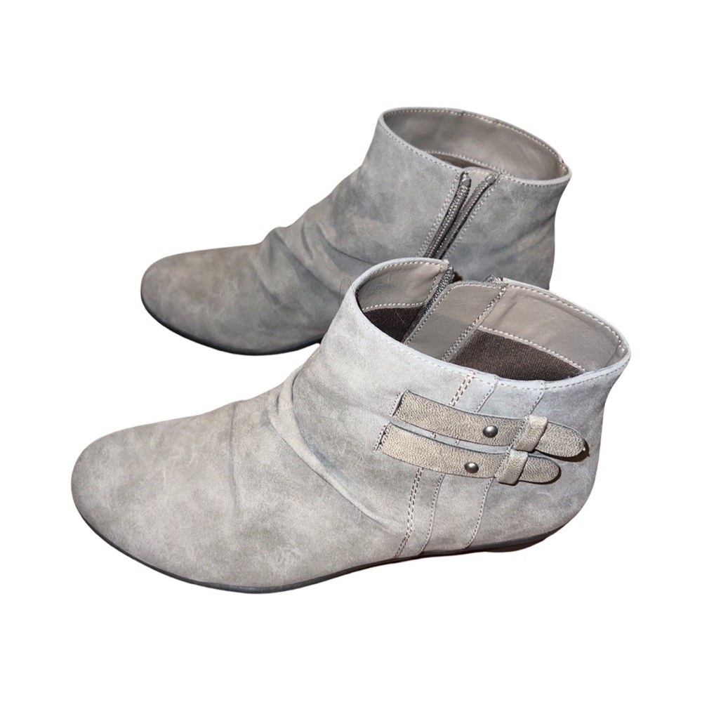 Gray 8.5M Boots. Worn Once - Like New